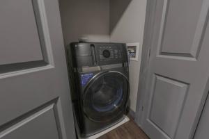 Stylish Downtown 2 Bedroom