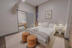 Stylish Downtown 2 Bedroom