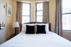 Financial District Charm and Close Walk to Downtown