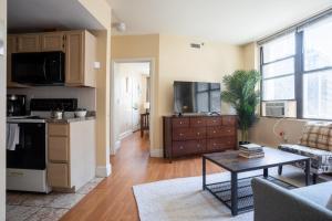 Financial District Charm and Close Walk to Downtown