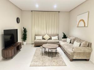 2 Bedroom Apartment & Lounge