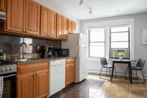 1 Bedroom in Heart of Theater District Walk Anywhere