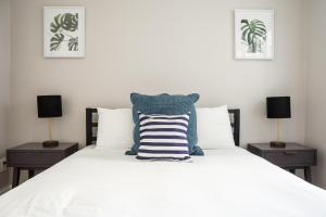 1 Bedroom in Heart of Theater District Walk Anywhere