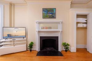 Beautiful Newbury St 1 Bedroom unit