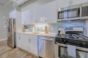 Unbeatable Location 4 bed Loft Parking Optional