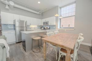 Lavishly Designed Home With Office Close to T