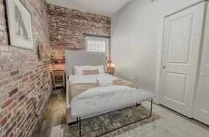 Lavishly Designed Home With Office Close to T