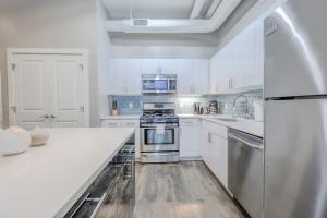 Pet Friendly Downtown Boston Elevator Washer Dryer