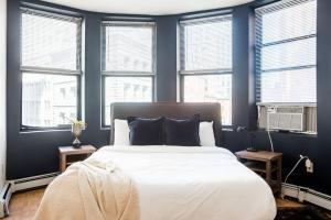 Awesome 2 bed 1.5 bath Downtown Apartment