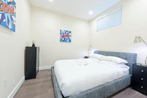 Simple 1br Financial District Keyless Entry