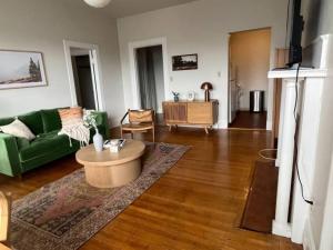Cozy and Modern 1 Br in Kenmore Sq