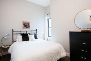 Centrally Located Luxurious Loft Walk Anywhere