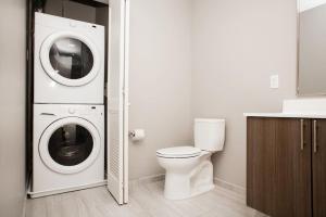 Centrally Located Luxurious Loft Walk Anywhere