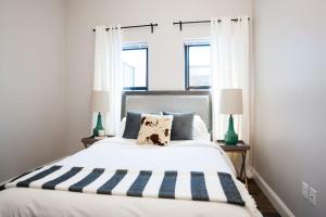 Centrally Located Luxurious Loft Walk Anywhere