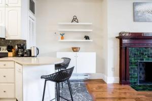 Classic furnished 1BR in Fenway in Brownstone Bldg