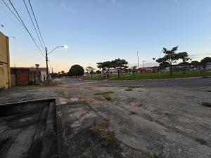 Flat 21 com sala, quarto, cozinha e banheiro privado