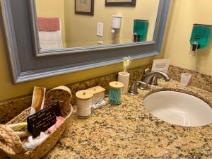 Castle beach studio,tennis court and swimming pool with beach access