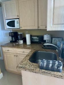 Castle beach studio,tennis court and swimming pool with beach access