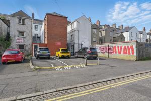 Central flat 4 bedroom, 2 bathroom - StayByNumbers