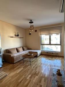 Sun & Sand - Long Beach Apartment