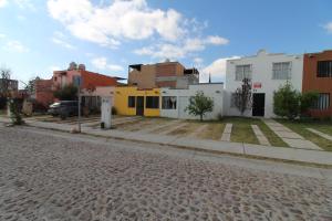 White and Yellow Stone en San Miguel