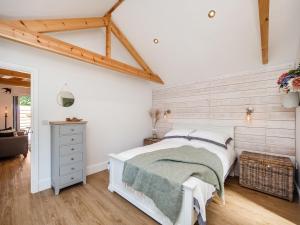 Garden Cottage, Cosy, Private, Short drive to beach