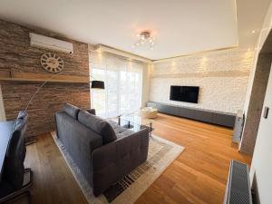 SuNhouse41 Zagreb - Pool, Garden, BBQ and Community Area