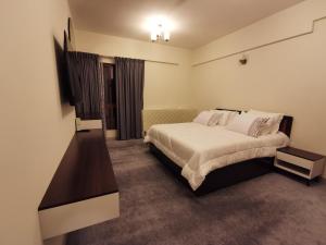 3 Bed Rooms Family Apartment