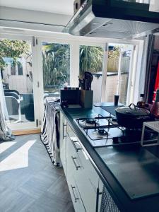 4 bed Townhouse with spectacular views 4 miles from Cardiff 10min drive or train journey to city centre