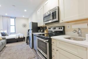 Centrally Located Loft Walk Anywhere Pets OK