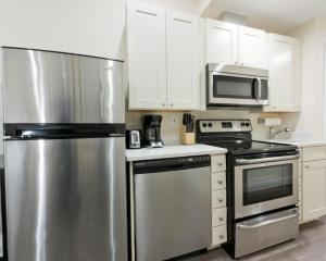 Centrally Located Loft Walk Anywhere Pets OK