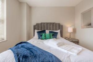 Condo with Skyline Views near Peachtree Center