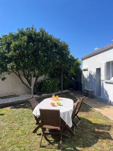 Maisons de vacances Maison 3 chambres proximite commerce et plage : Maison de Vacances 3 Chambres 