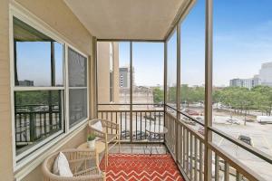 Downtown 1 Bedroom High Rise Condo with Balcony