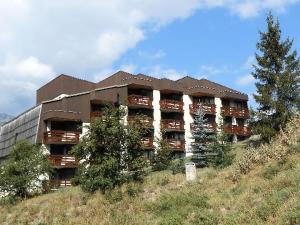 Résidence Les Melezes - Studio vue montagne · Accès pistes par navette · Parking extérieur MAE-0944