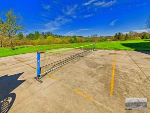 2 spaces More Space with 2 units at same location PNW Retreat