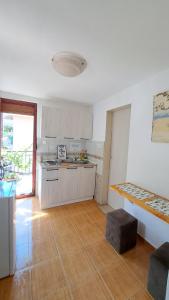 Apartments Škaljari