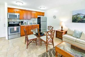 Sky-High Waikiki Escape--Mountain and Golf Course Views, Steps to the Beach and Free Parking (23711)