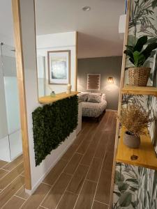 Sejours chez l'habitant Chambre Cosy Sud Dore avec Piscine : photos des chambres