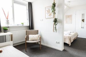 Room near beach with fast wi-fi for couples
