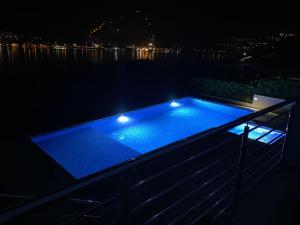 Sea view apartment with heated pool