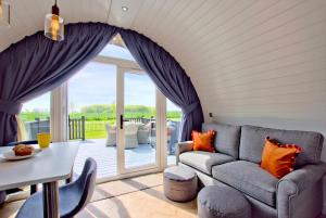 Hollins Farm - Dog Friendly, Self Catering Holiday Lodges