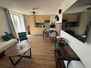 Appartements Logement avec terrasse et parking : photos des chambres