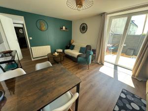 Logement avec terrasse et parking