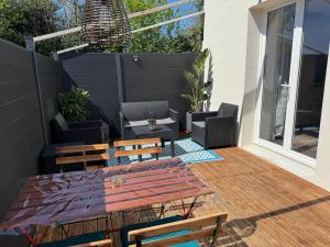 Logement avec terrasse et parking