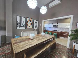 Iconic Centro Retreat Walk to Beach & Dining