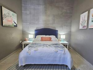 Iconic Centro Retreat Walk to Beach & Dining