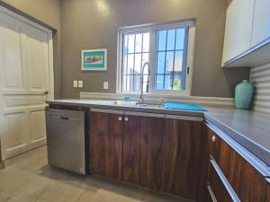 Iconic Centro Retreat Walk to Beach & Dining