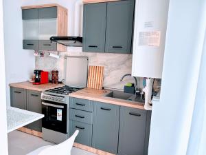 Yellow Dawn Modern Flat in Quiet Area with Garage Parking and Self Check-In