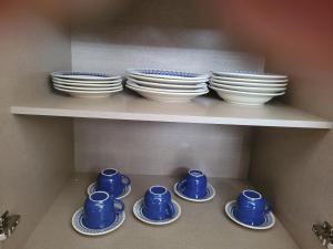 Casa funcional - 02 quartos, 02 camas de casal, 01 cama de solteiro, cozinha gourmet e garagem para carro pequeno